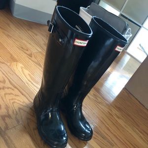 Black rain boots. Hunter brand